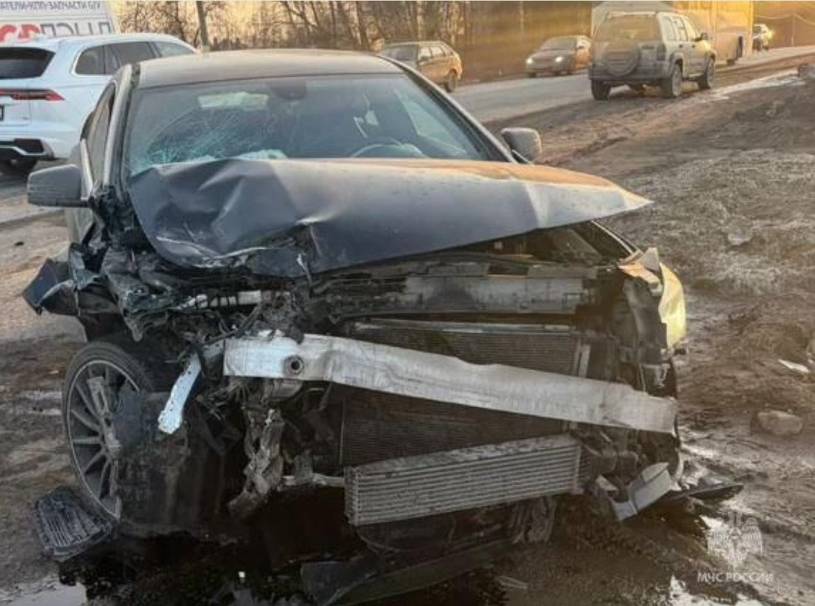 10-летняя девочка пострадала в аварии двух Mercedes