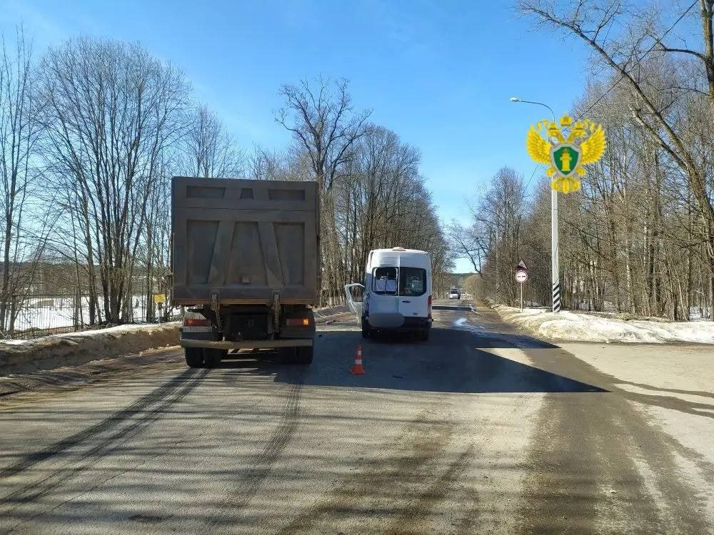 8 человек пострадали в автобусе при ДТП в Калужской области 8 человек пострадали в автобусе при ДТП в Калужской области