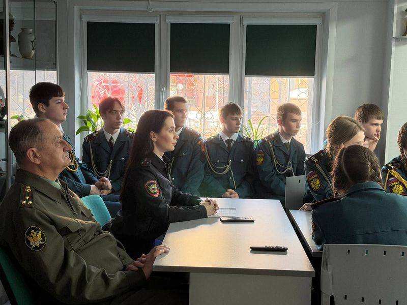 Калужские полицейские провели беседу о вреде наркотиков для молодежи