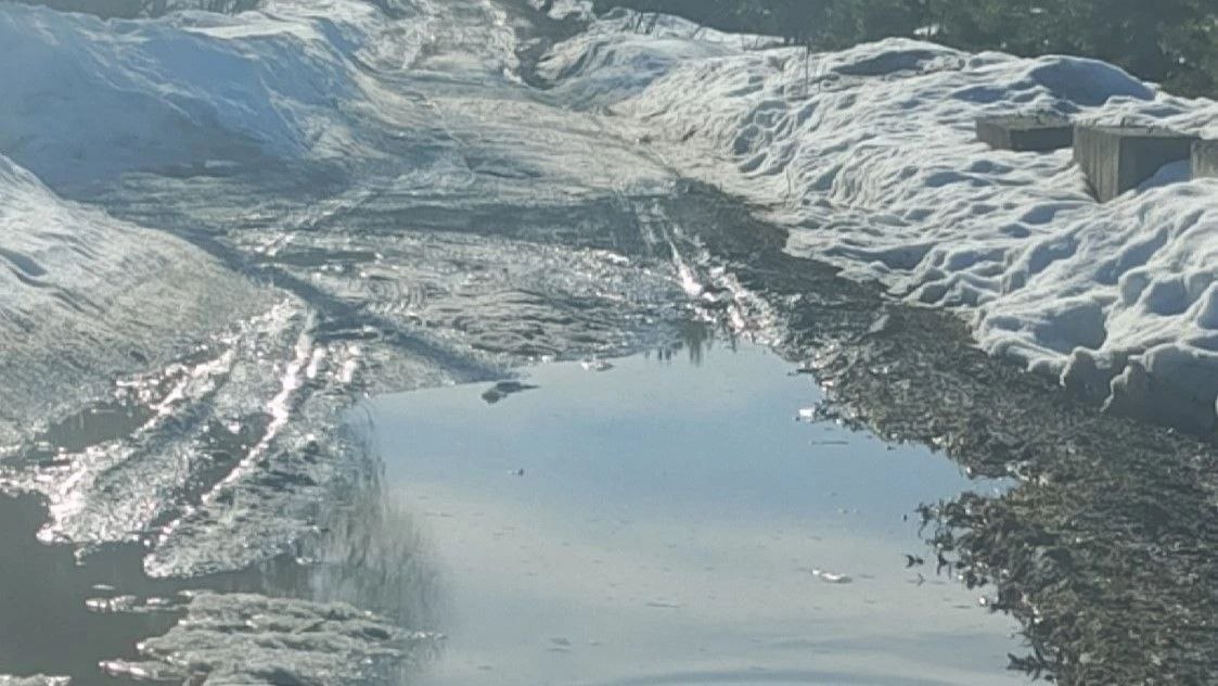 В деревне Слащёво отсутствуют ливнёвки на дороге