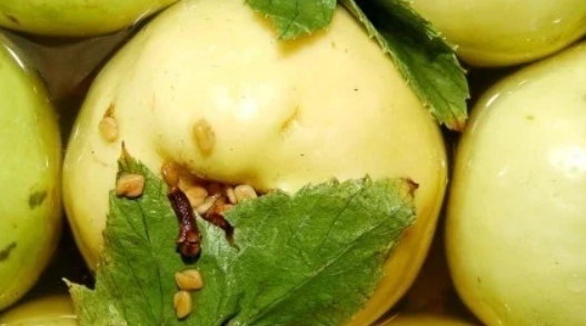 Моченые яблоки: восхитительный рецепт для зимнего стола