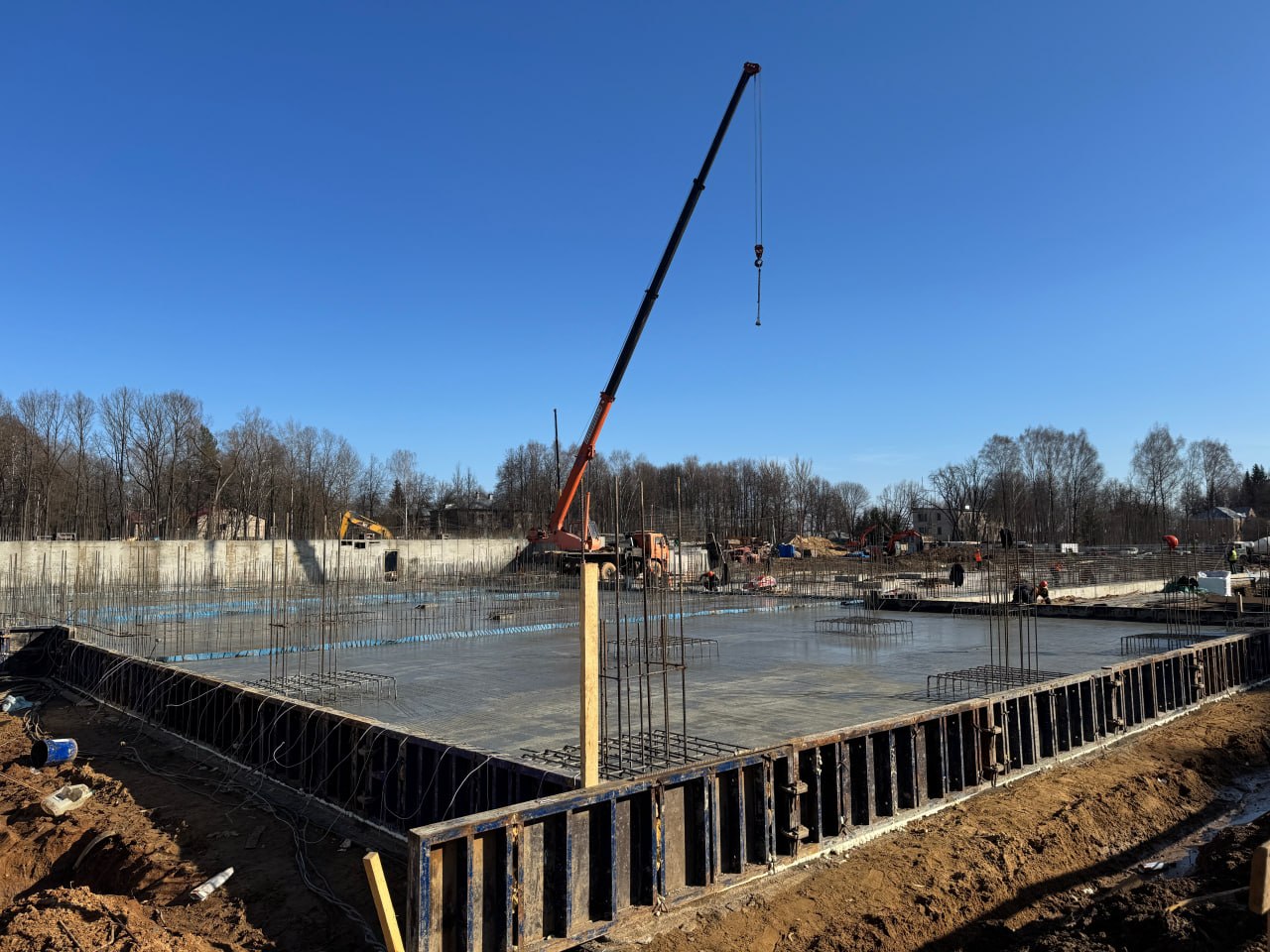 Губернатор Владислав Шапша вместе с сенатором Анатолием Артамоновым проверили, как строятся новые школы в Калуге Губернатор Владислав Шапша вместе с сенатором Анатолием Артамоновым проверили, как строятся новые школы в Калуге