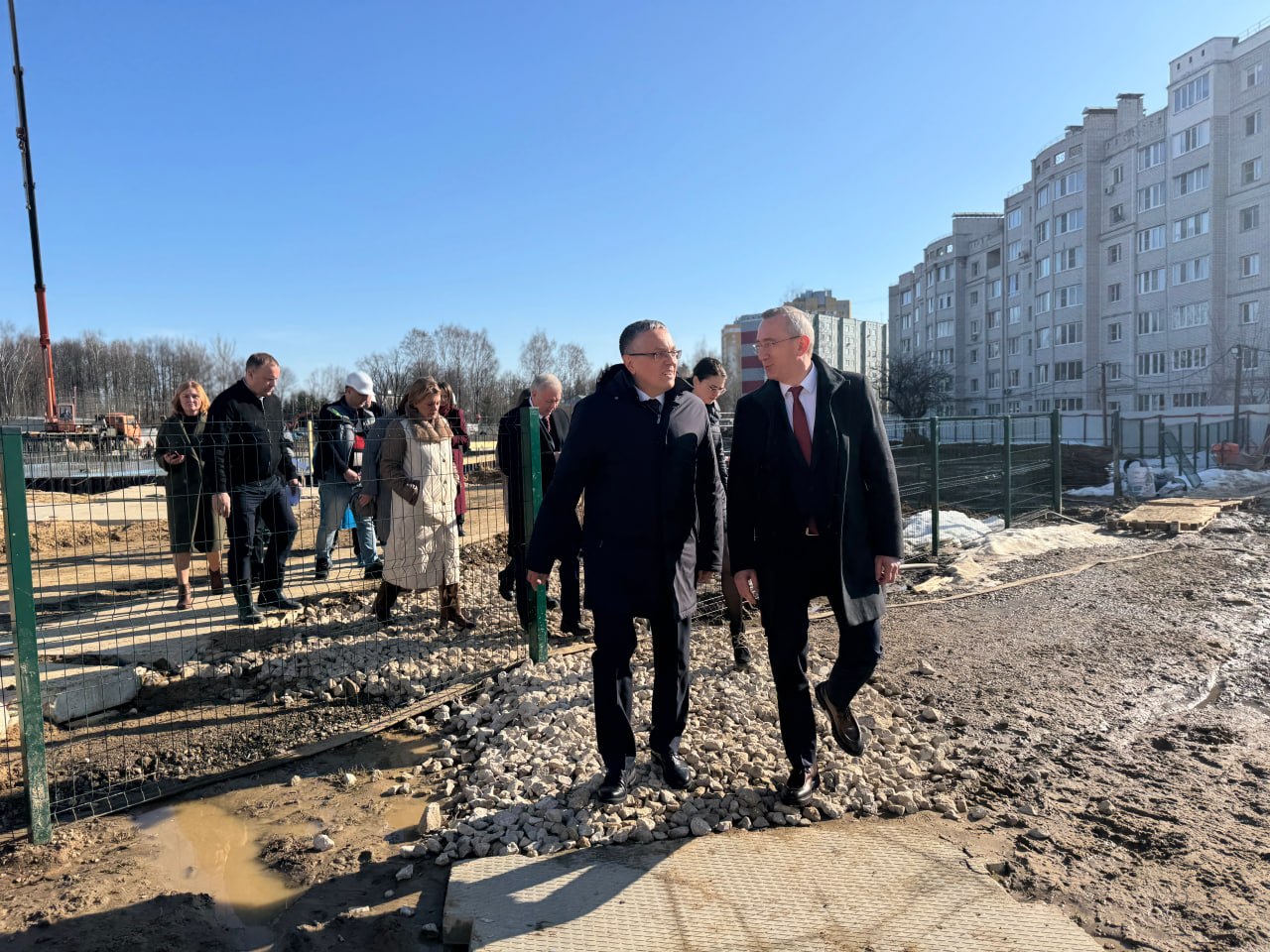 Губернатор Владислав Шапша вместе с сенатором Анатолием Артамоновым проверили, как строятся новые школы в Калуге Губернатор Владислав Шапша вместе с сенатором Анатолием Артамоновым проверили, как строятся новые школы в Калуге