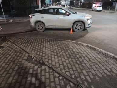 В Калуге подросток на велосипеде врезался в машину