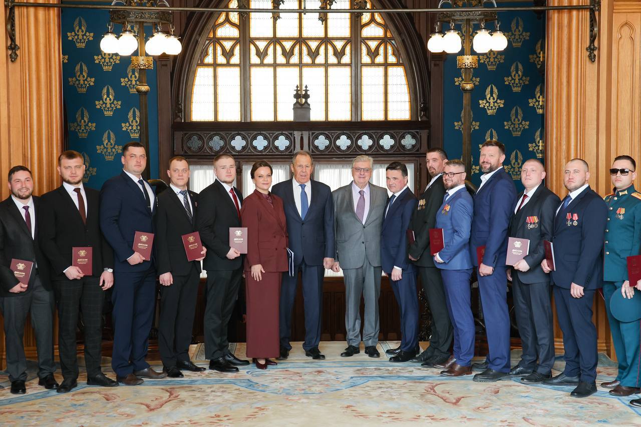 27 марта в Доме приёмов МИД России с участием Министра иностранных дел Российской Федерации С.В.Лаврова состоялась торжественная церемония вручения дипломов ветеранам – участникам СВО, успешно завершившим обучение в филиале... 27 марта в Доме приёмов МИД России с участием Министра иностранных дел Российской Федерации С.В.Лаврова состоялась торжественная церемония вручения дипломов ветеранам – участникам СВО, успешно завершившим обучение в филиале...