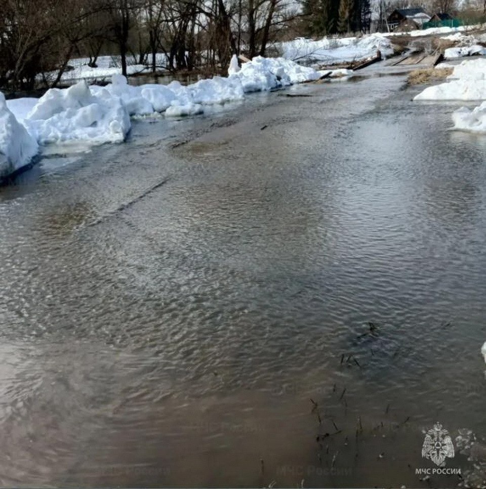 В Калужской области подтопило еще одну дорогу