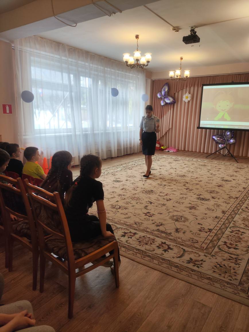 Сотрудники Госавтоинспекции Калуги провели спортивную игру для дошкольников Сотрудники Госавтоинспекции Калуги провели спортивную игру для дошкольников