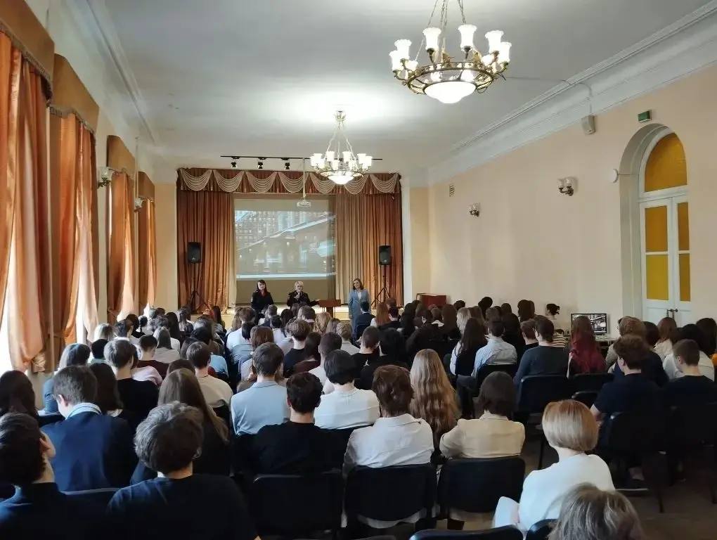 В Калуге сотрудники ПДН провели профилактические встречи со школьниками В Калуге сотрудники ПДН провели профилактические встречи со школьниками