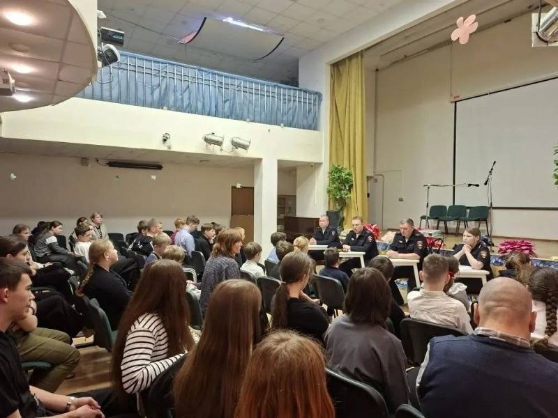 Сотрудники полиции провели профилактическую беседу в школе