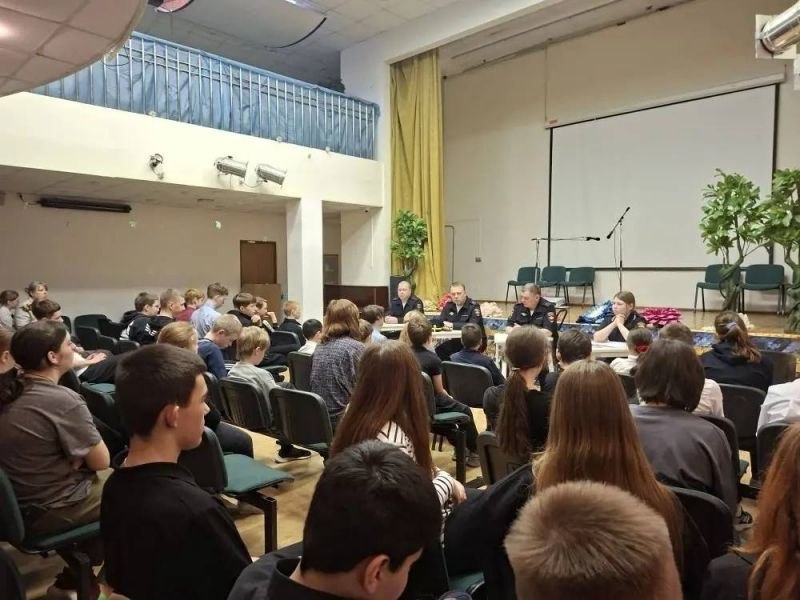 Сотрудники полиции провели профилактическую беседу в школе Сотрудники полиции провели профилактическую беседу в школе