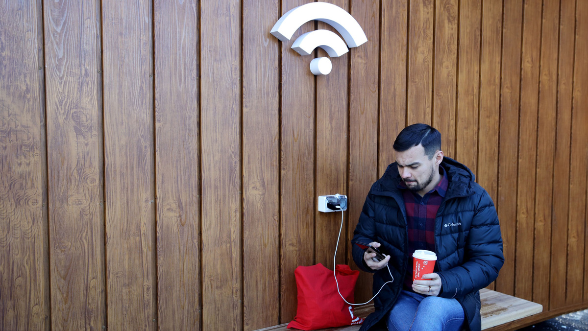 Депутат предупреждает о рисках пересылки служебной информации в мессенджерах