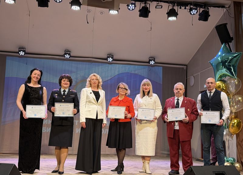 В Калуге сотрудники полиции приняли участие в торжественном вручении дипломов В Калуге сотрудники полиции приняли участие в торжественном вручении дипломов