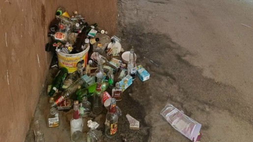 Калужанка обратила внимание властей на горы стеклотары у Дворца спорта