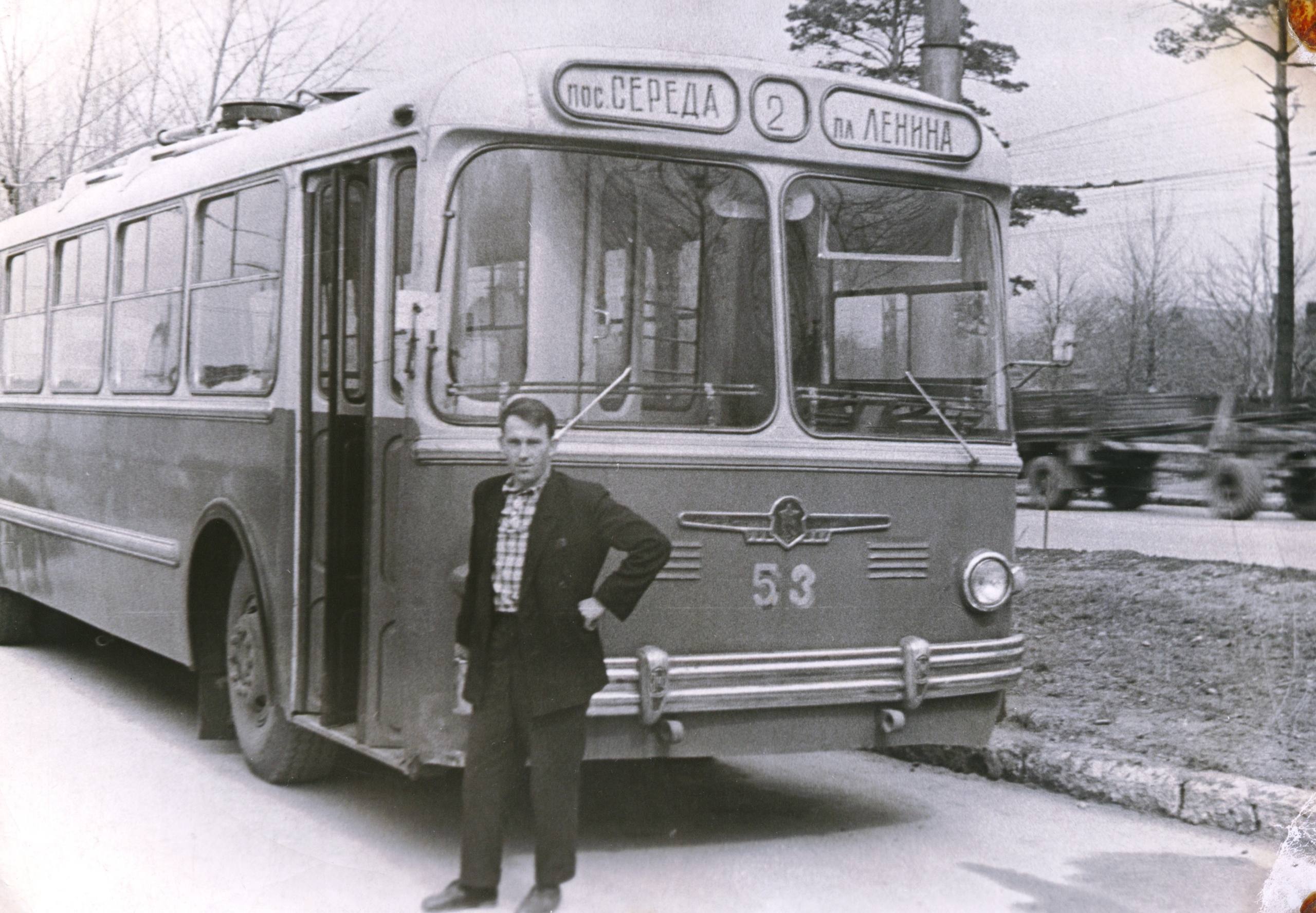 Дмитрий Денисов: 30 марта 1956 года. Гул голосов, улыбки, ожидание чуда… И вот – у Гостиных рядов перерезана лента Дмитрий Денисов: 30 марта 1956 года. Гул голосов, улыбки, ожидание чуда… И вот – у Гостиных рядов перерезана лента