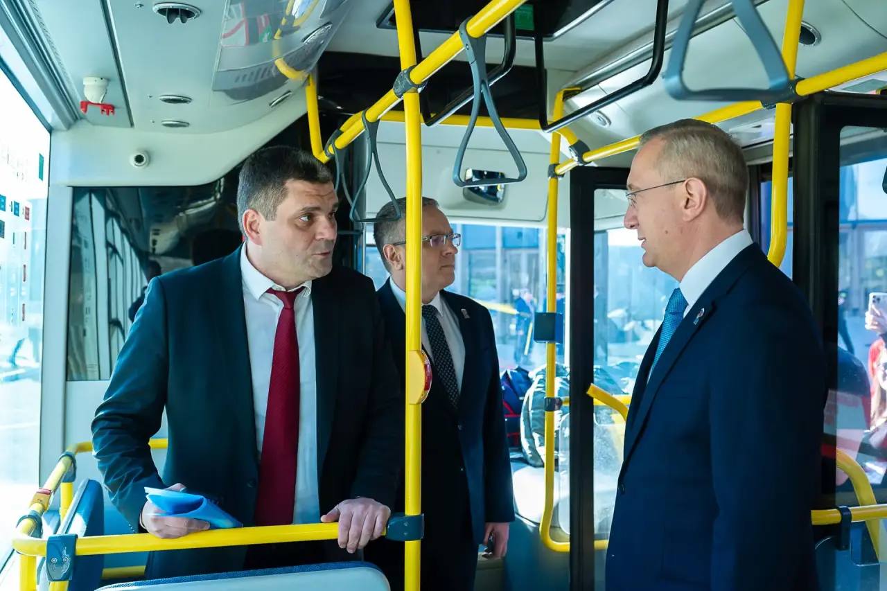 Владислав Шапша: Станислав Антонов, Сергей Исаев и Сергей Качулин трудятся водителями в Управлении калужского троллейбуса Владислав Шапша: Станислав Антонов, Сергей Исаев и Сергей Качулин трудятся водителями в Управлении калужского троллейбуса