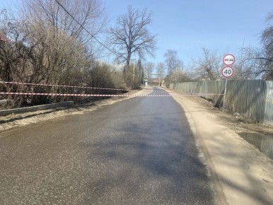 В Дзержинском округе закрыли мост из-за паводка