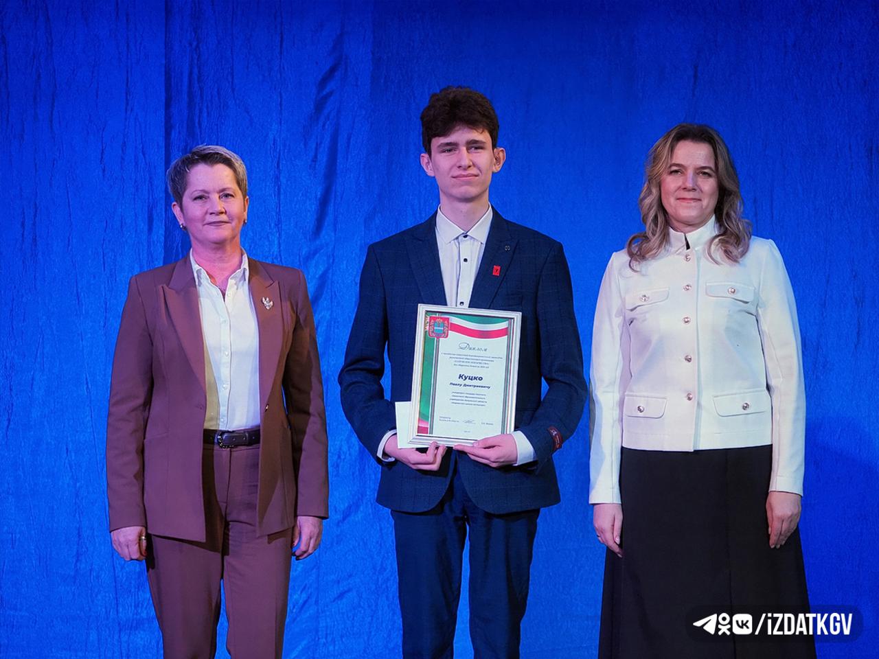 Одаренным детям вручили стипендии в Калуге Одаренным детям вручили стипендии в Калуге