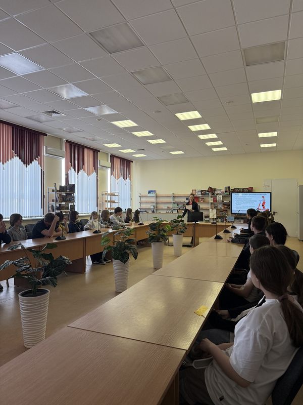 Сотрудники Госавтоинспекции провели профилактическую встречу с учащимися калужской школы Сотрудники Госавтоинспекции провели профилактическую встречу с учащимися калужской школы