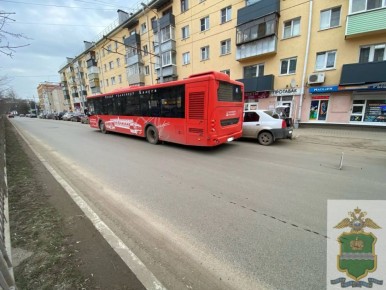 В Калуге водитель автобуса уронил пассажирку