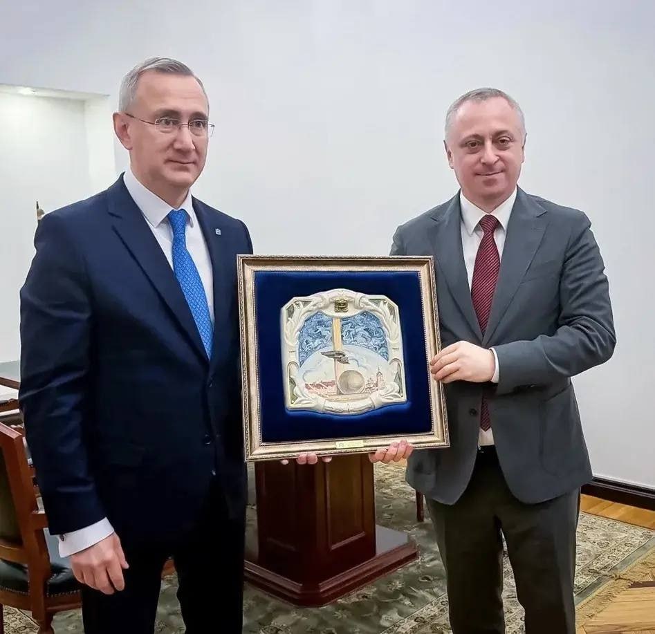 Владислав Шапша провел рабочую встречу с Президентом Республики Абхазии Бадрой Гунбой