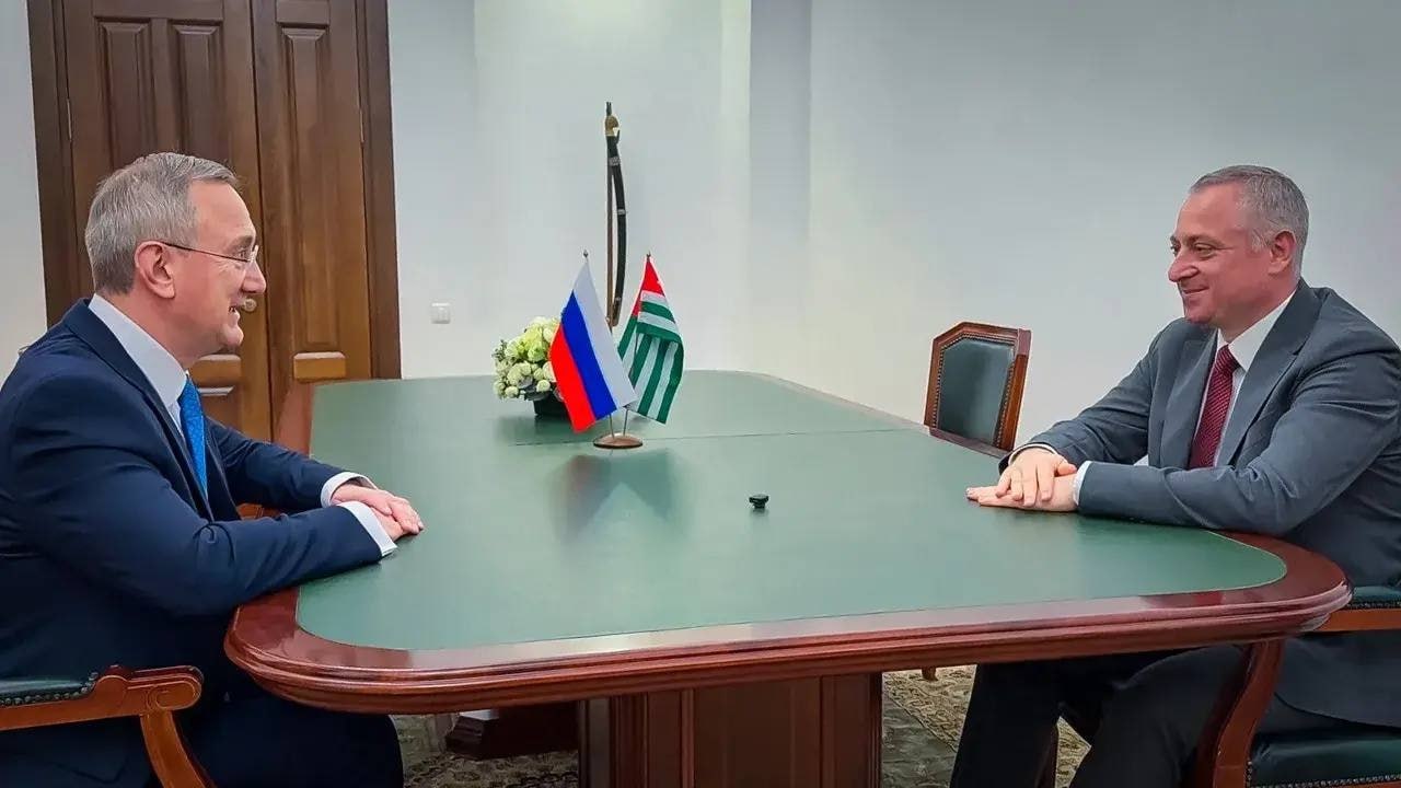 Владислав Шапша провел рабочую встречу с Президентом Республики Абхазии Бадрой Гунбой Владислав Шапша провел рабочую встречу с Президентом Республики Абхазии Бадрой Гунбой