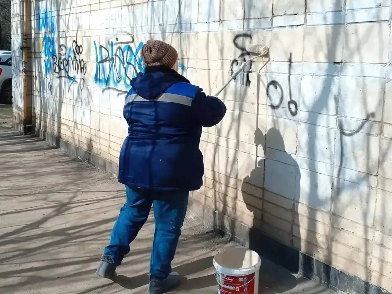 Коммунальщики Обнинска приступили к ликвидации уличных рисунков