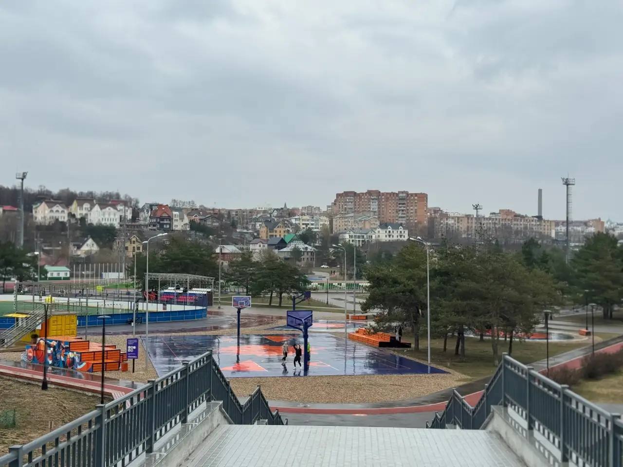 Дмитрий Денисов: Активно готовим сквер Волкова к летнему сезону Дмитрий Денисов: Активно готовим сквер Волкова к летнему сезону