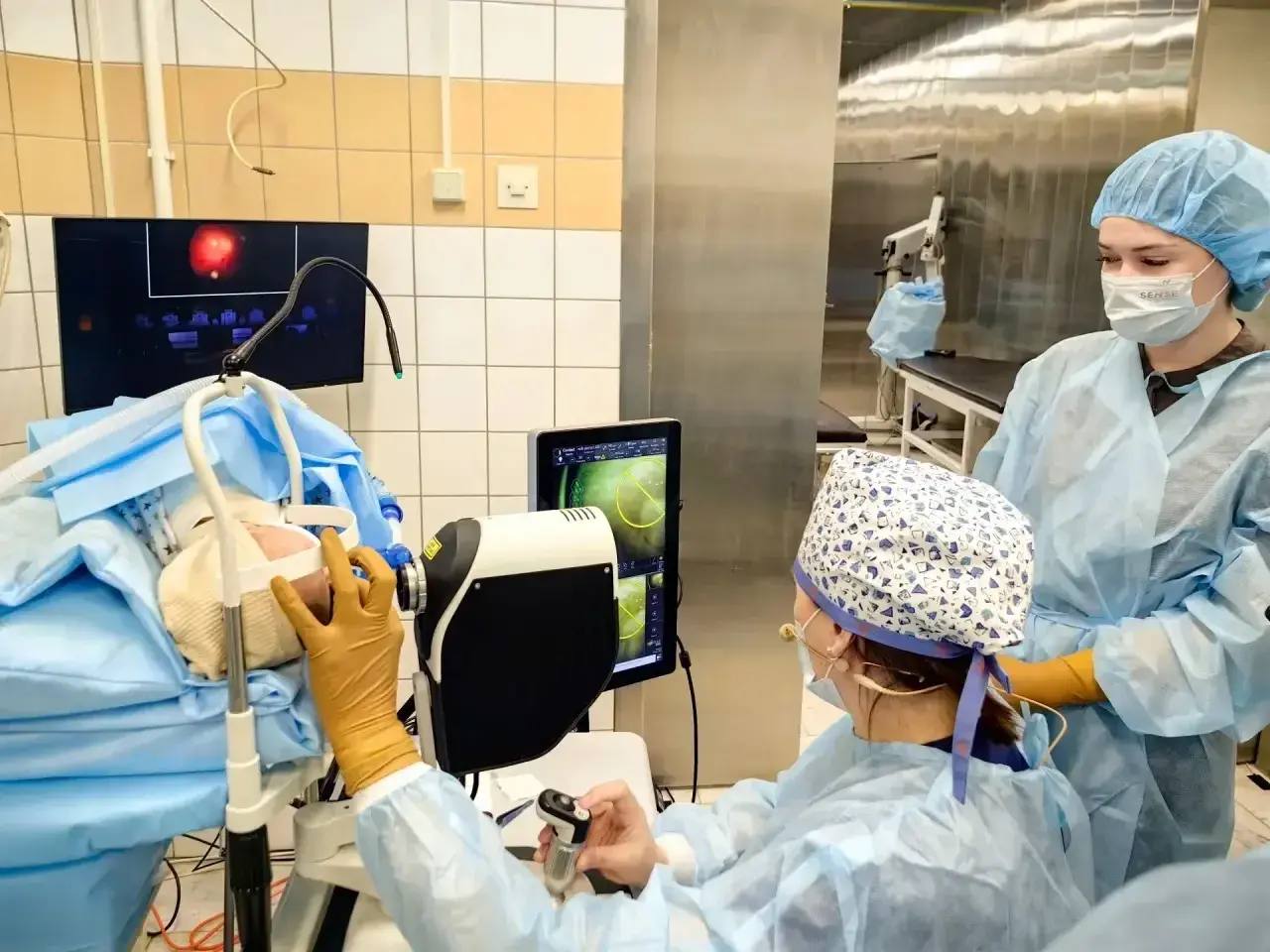 Владислав Шапша: Офтальмологи калужского филиала МНТК им. Фёдорова провели уникальную операцию в прямом эфире и спасли зрение новорожденной девочке из Курской области Владислав Шапша: Офтальмологи калужского филиала МНТК им. Фёдорова провели уникальную операцию в прямом эфире и спасли зрение новорожденной девочке из Курской области