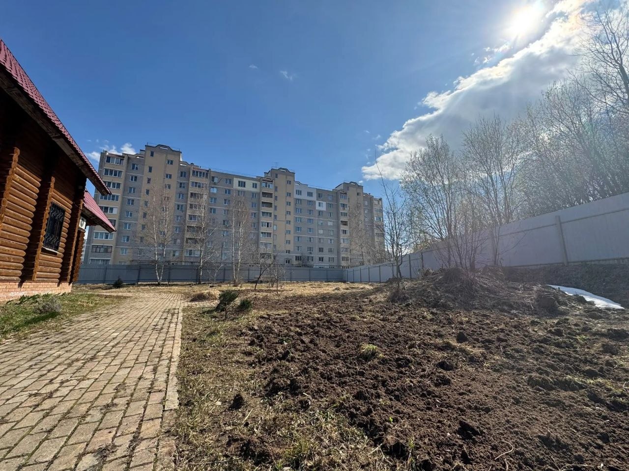 Депутат Дмитрий Галкин вместе со своим помощником приняли участие в субботнике на территории Церкви Феодоровской иконы Божией Матери – прихода святого князя Владимира Депутат Дмитрий Галкин вместе со своим помощником приняли участие в субботнике на территории Церкви Феодоровской иконы Божией Матери – прихода святого князя Владимира