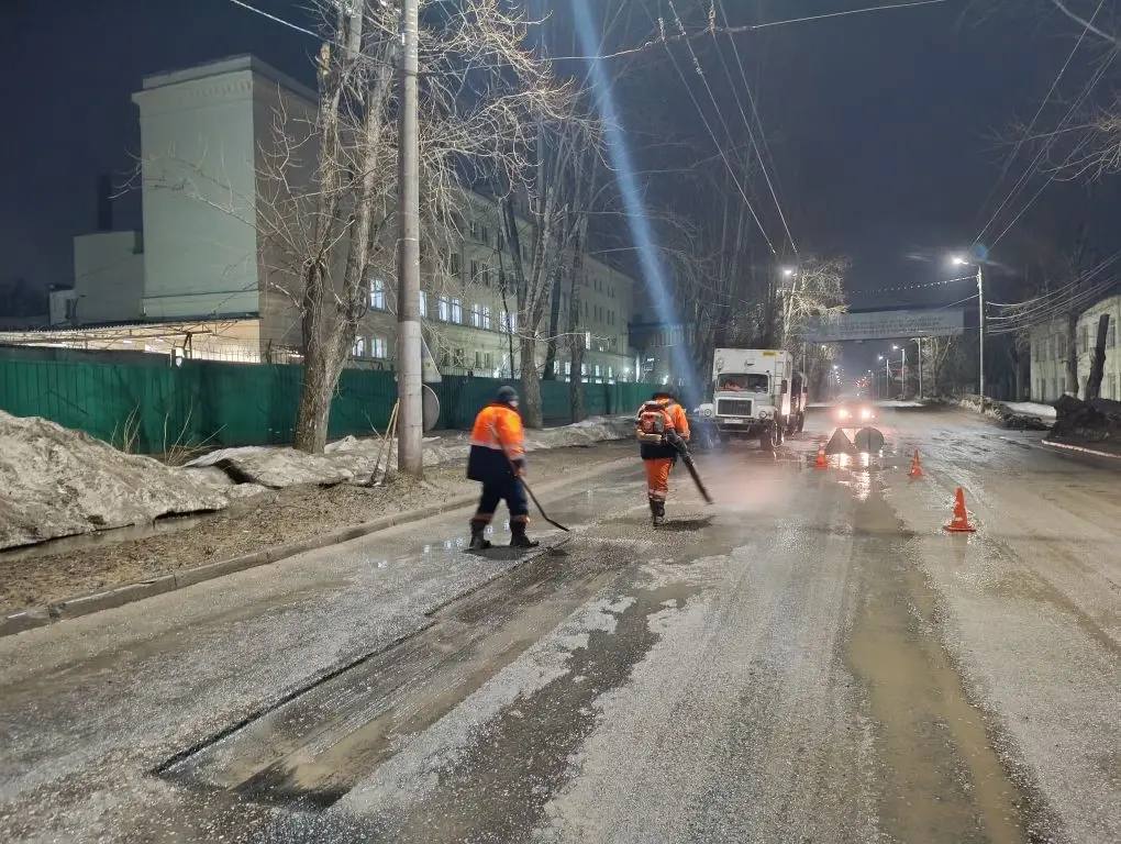 В Калуге за неделю отремонтировали 300 квадратных метров дорог