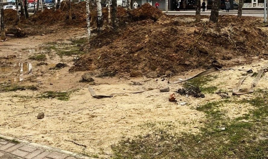 Калужские коммунальщики после ликвидации аварии оставили разруху на Кубяка Калужские коммунальщики после ликвидации аварии оставили разруху на Кубяка