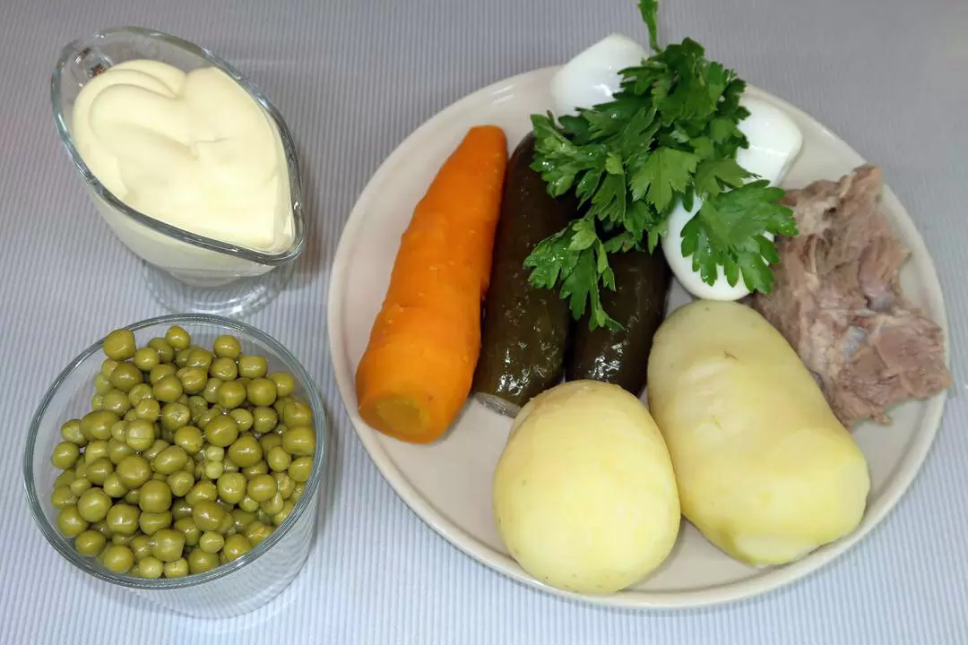 Столичный салат с говядиной