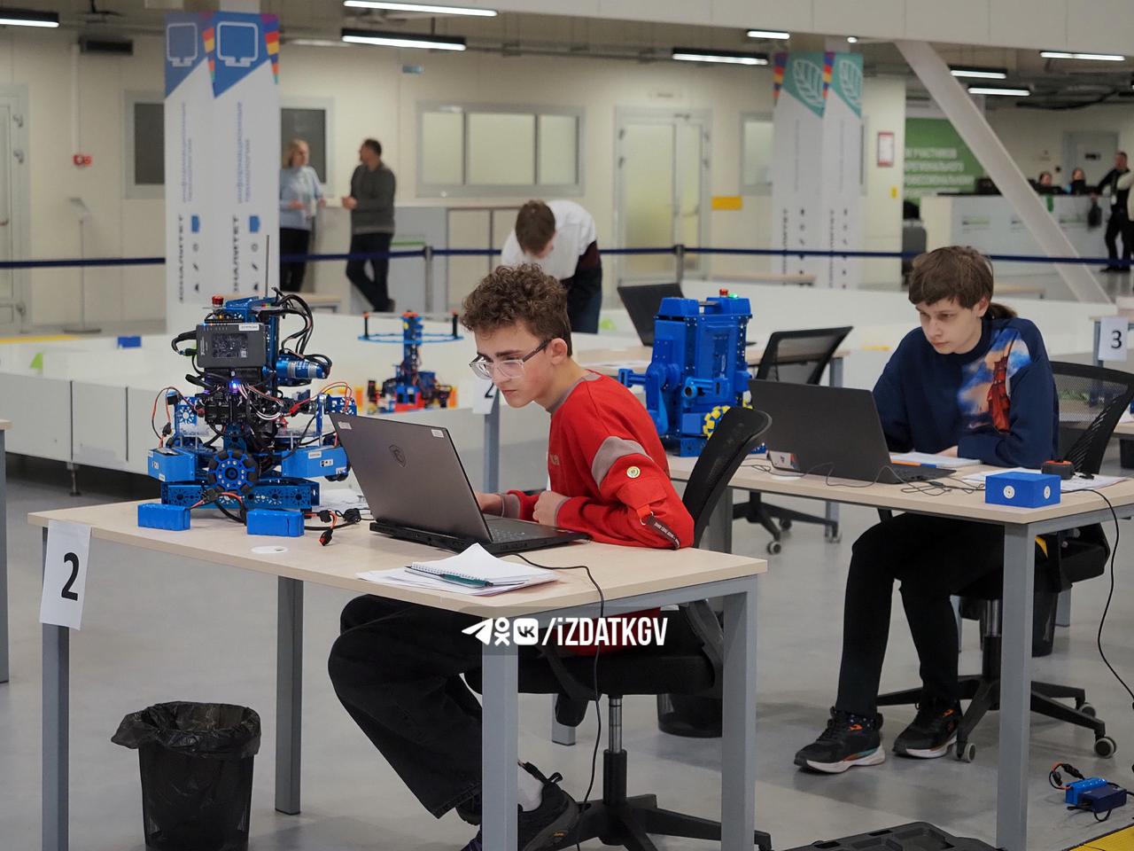 В Калуге стартовал 3-й форум «Беспилотная эволюция» В Калуге стартовал 3-й форум «Беспилотная эволюция»