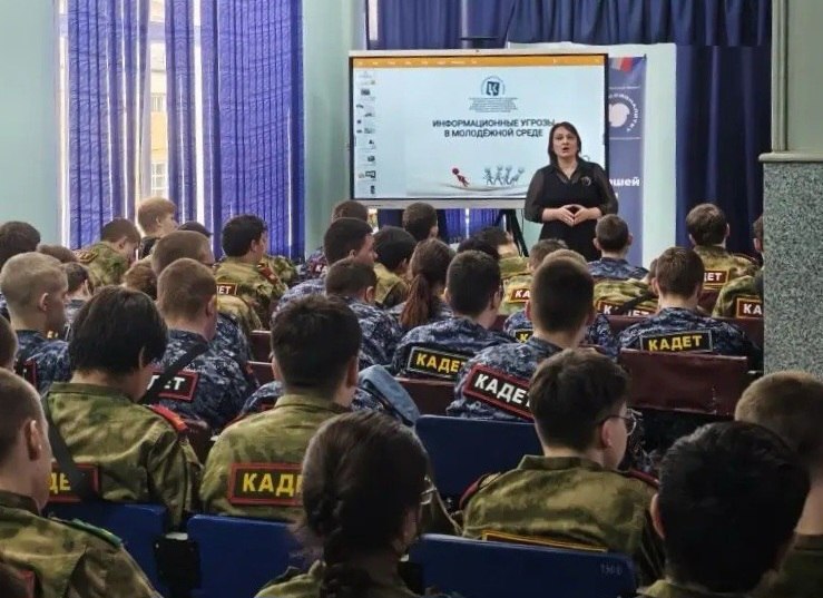 В Калуге полицейские рассказали молодежи об ответственности за экстремистскую деятельность В Калуге полицейские рассказали молодежи об ответственности за экстремистскую деятельность