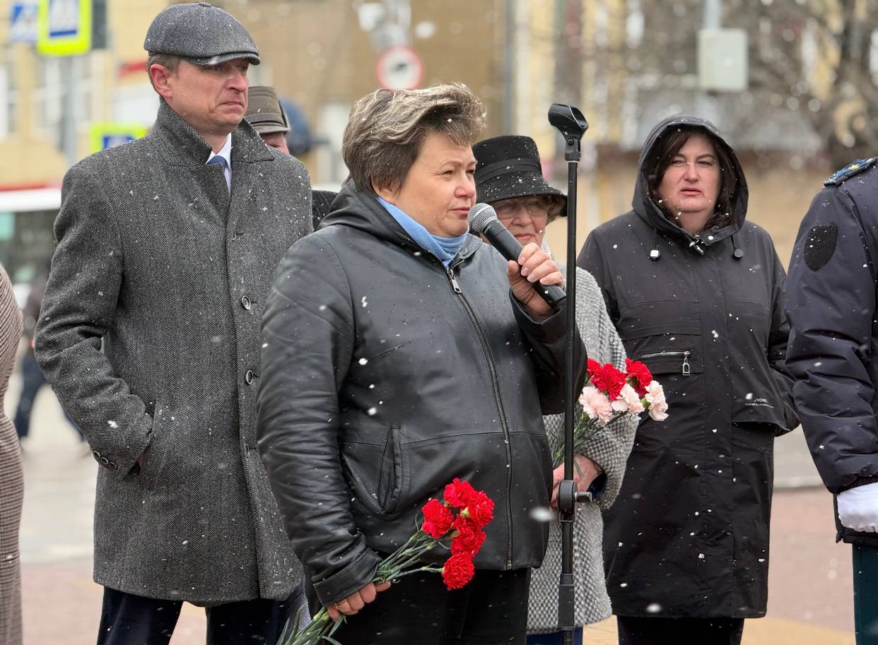 Калужане почтили память узников фашистских концлагерей Калужане почтили память узников фашистских концлагерей