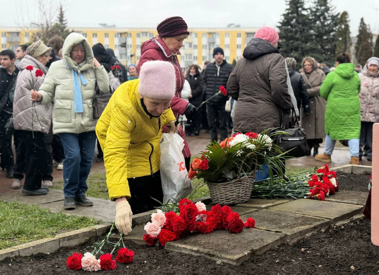 Калужане почтили память узников фашистских концлагерей Калужане почтили память узников фашистских концлагерей