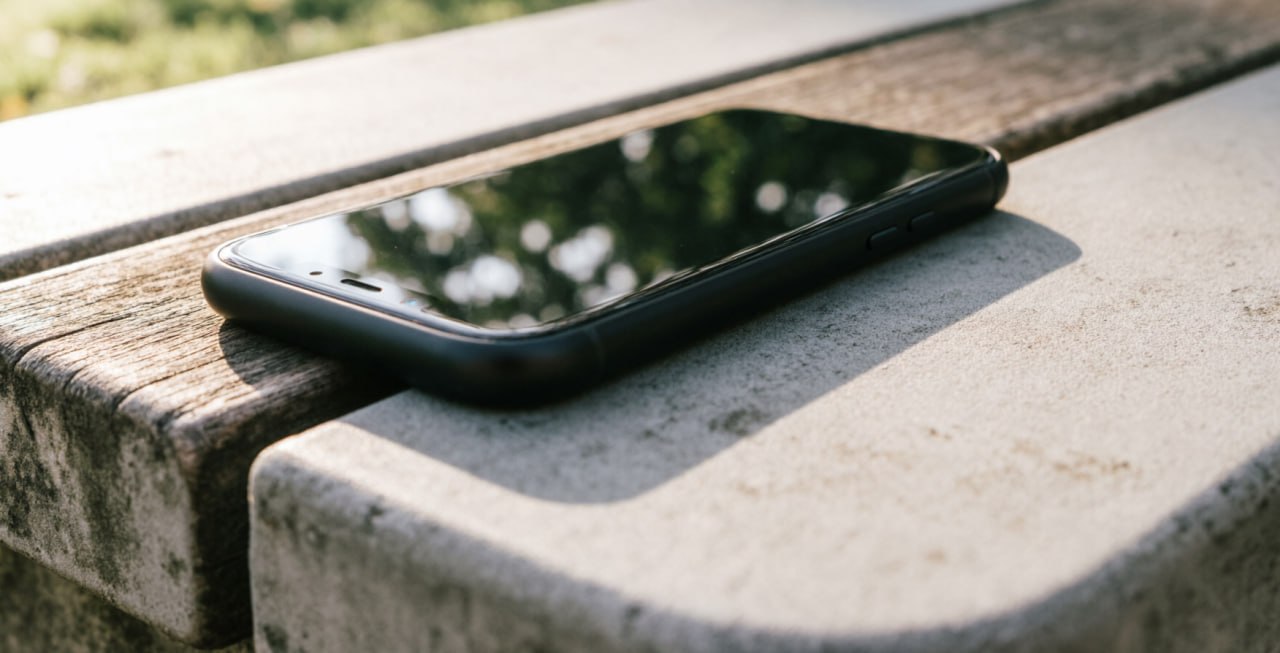 В Обнинске молодого человека отправили мести улицы за кражу телефона со скамейки