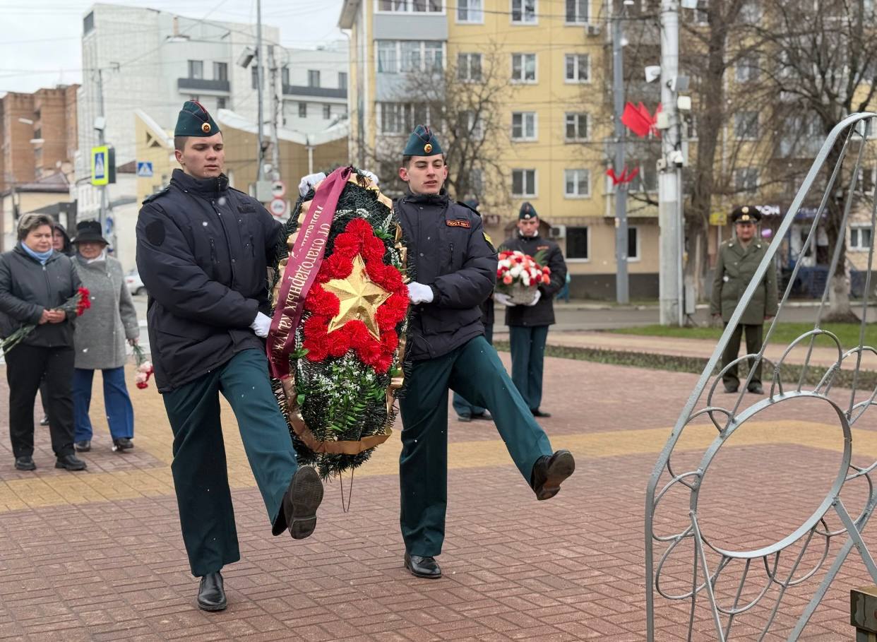 Калужане почтили память узников фашистских концлагерей Калужане почтили память узников фашистских концлагерей