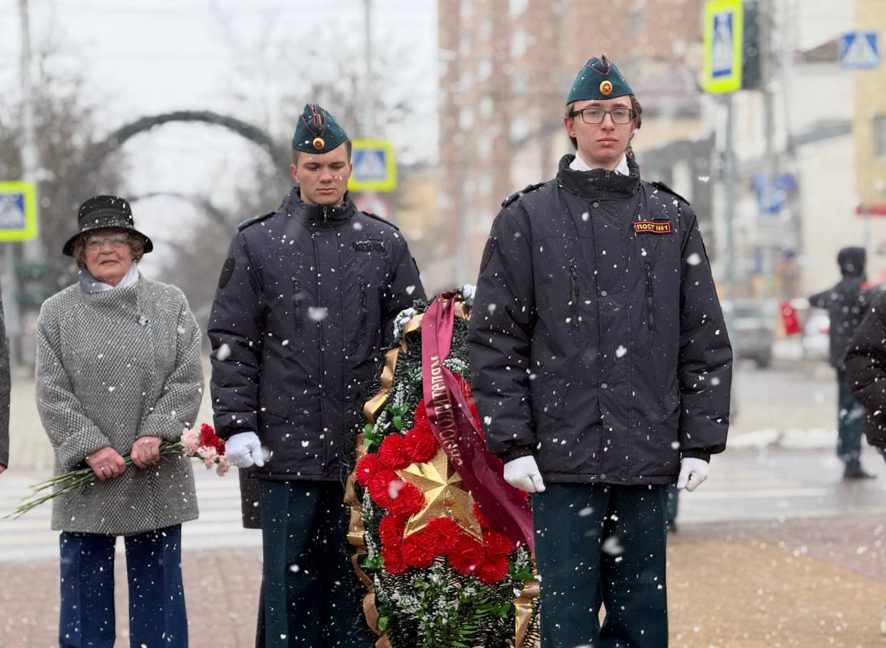 Калужане почтили память узников фашистских концлагерей Калужане почтили память узников фашистских концлагерей