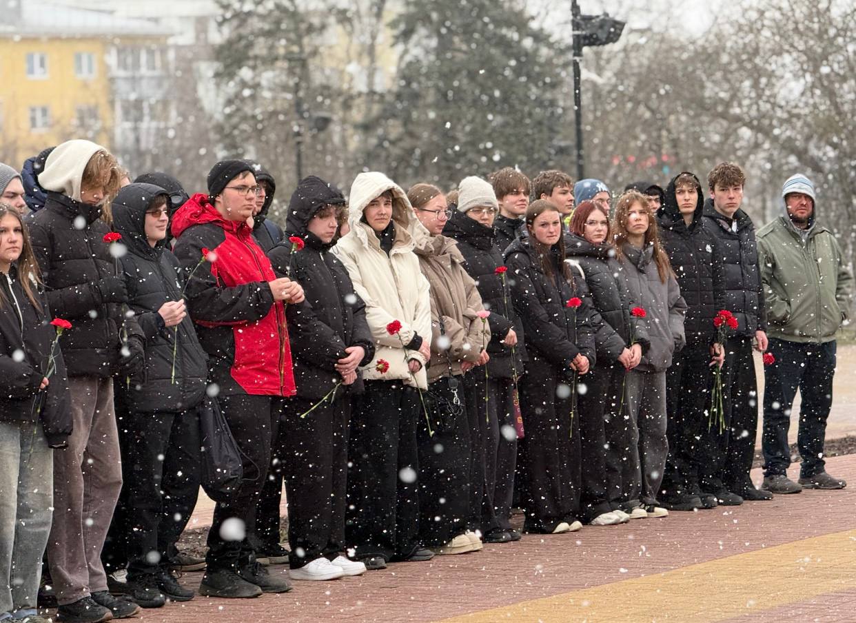 Калужане почтили память узников фашистских концлагерей Калужане почтили память узников фашистских концлагерей