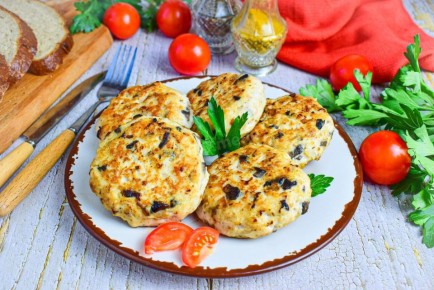 Куриные котлеты с грибной начинкой: вкусно и сытно