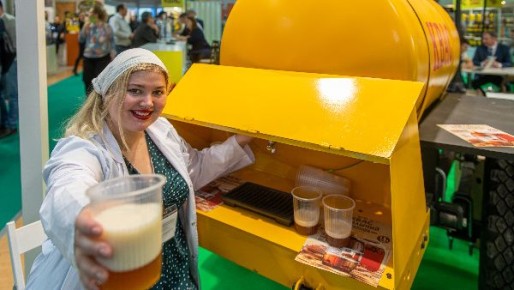 Квас и вождение: насколько безопасно пить этот напиток за рулем?