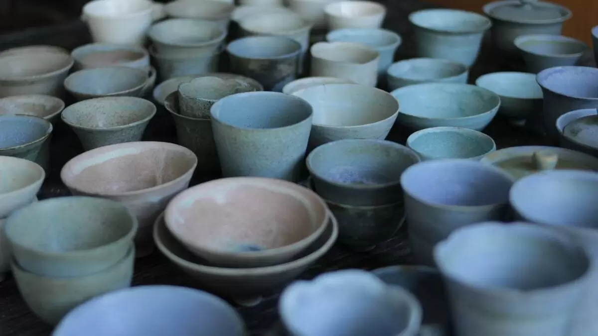 Необычная партия посуды в чайной: мастерство и красота от Vaya