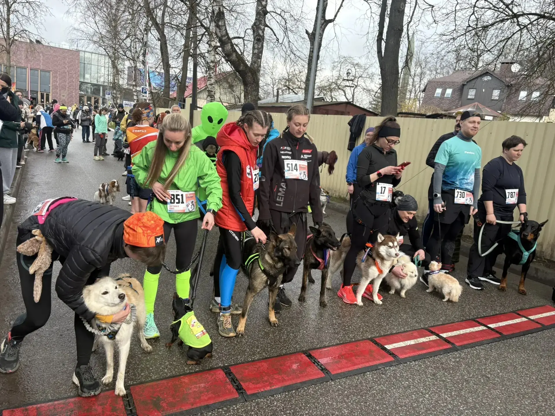 В Калуге прошел легкоатлетический благотворительный забег «Первый полет»
