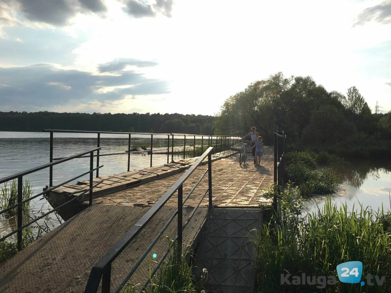 Понтонный мост соединит берега Яченки к началу лета