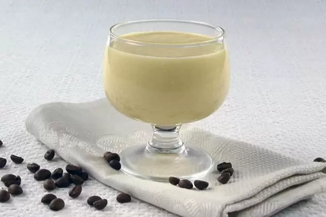 Миндальное молоко: кому стоит отказаться от этого напитка?