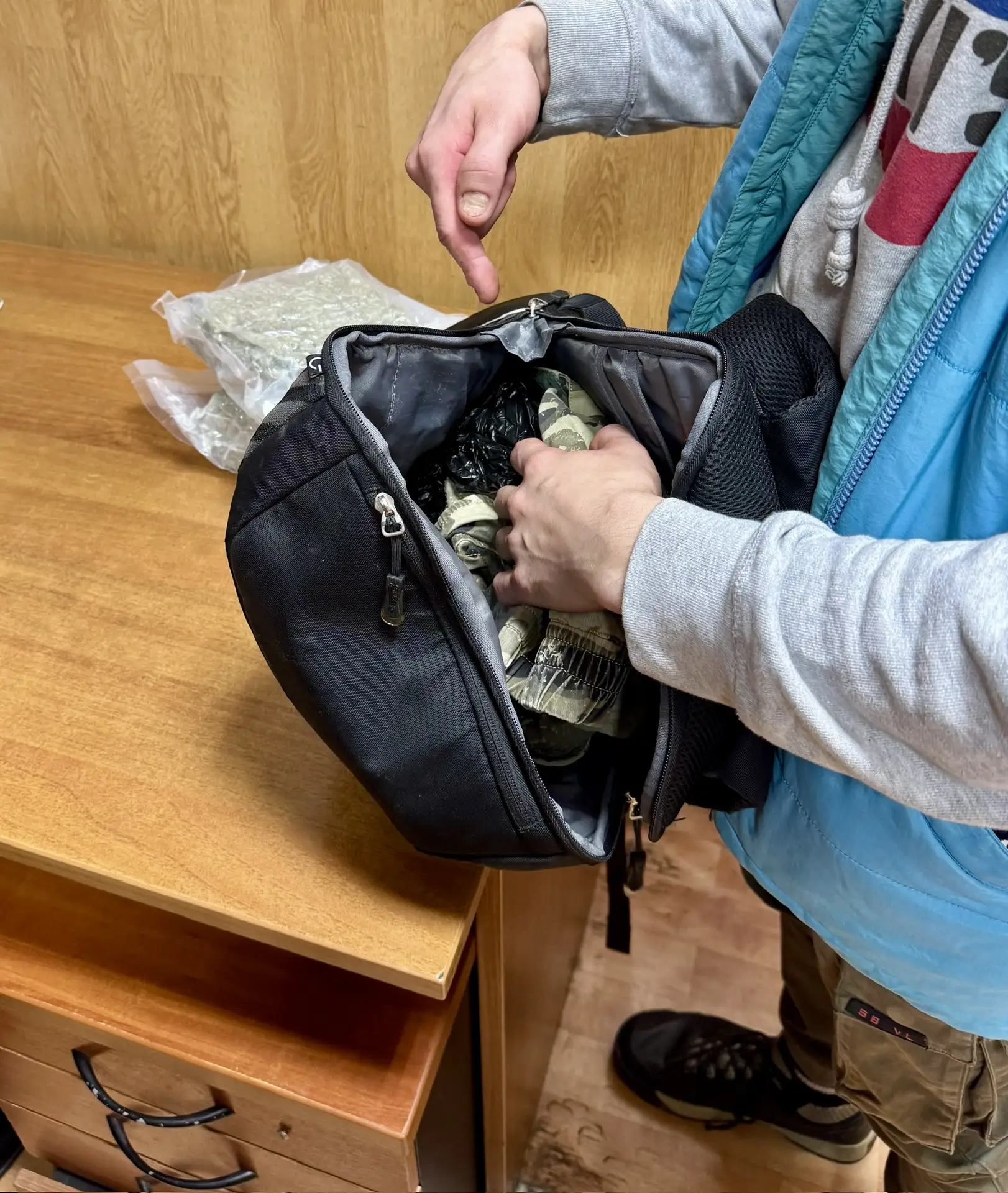 На железнодорожной станции Луч транспортной полицией выявлен «закладчик» с наркотическим средством в крупном размере На железнодорожной станции Луч транспортной полицией выявлен «закладчик» с наркотическим средством в крупном размере