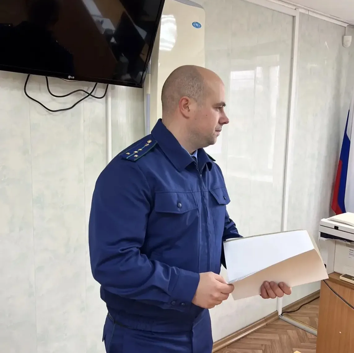 Прокуратура Износковского района поддержала государственное обвинение по уголовному делу в отношении 60-летнего мужчины, совершившего под предлогом займа хищение денежных средств у своих знакомых