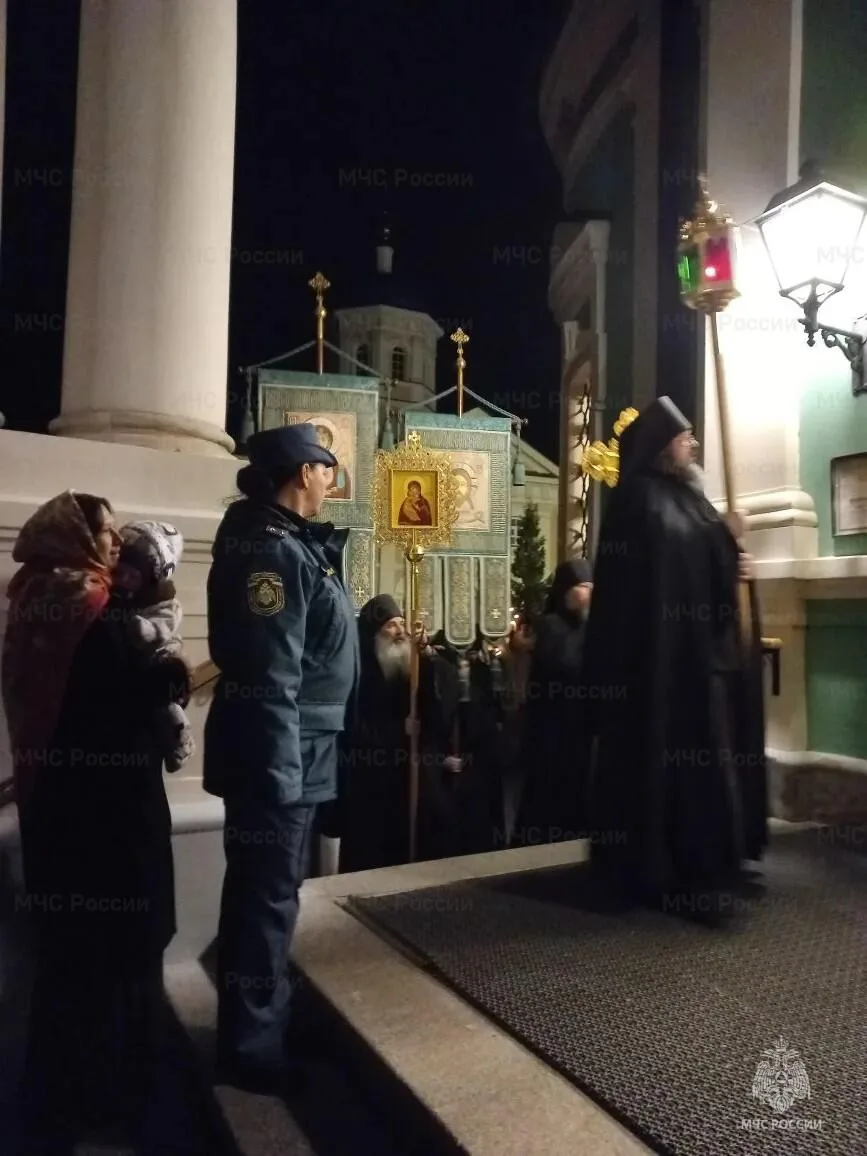 Сотрудники МЧС на страже храмов Калужской области Сотрудники МЧС на страже храмов Калужской области