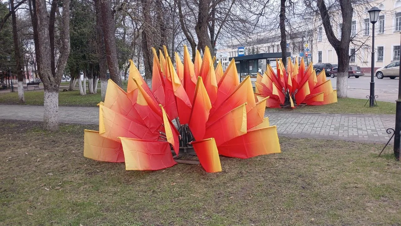 Калугу начали украшать к майским праздникам Калугу начали украшать к майским праздникам